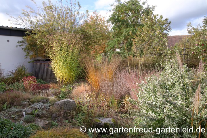 &Uuml;ber den Steingarten im Herbst