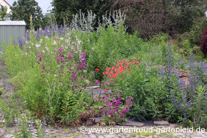 Alter Kompost wird zum H&uuml;gelbeet